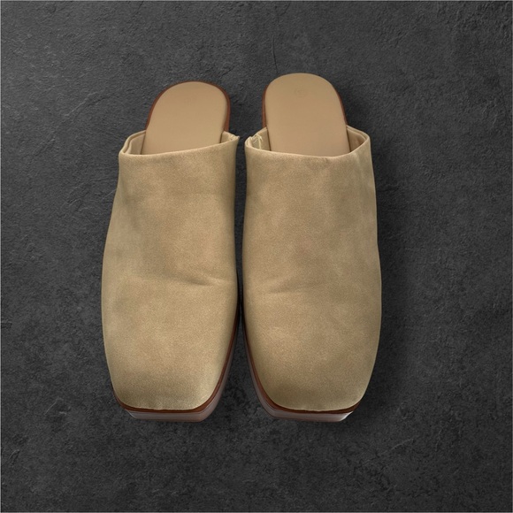 ZBY Shoes - ZBY Women’s Tan Heeled Clogs - Size 10M